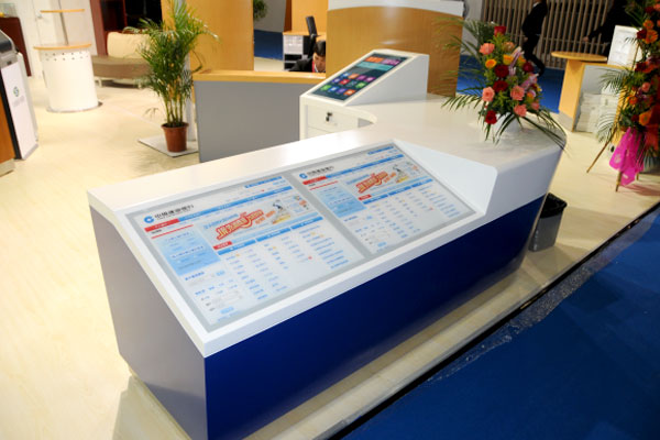 银行智能引导台